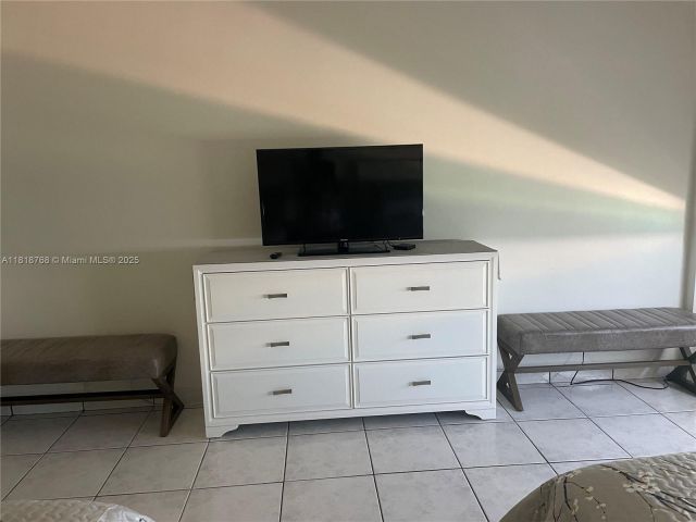 Apartment for rent  Unit #1210 - photo 6142861