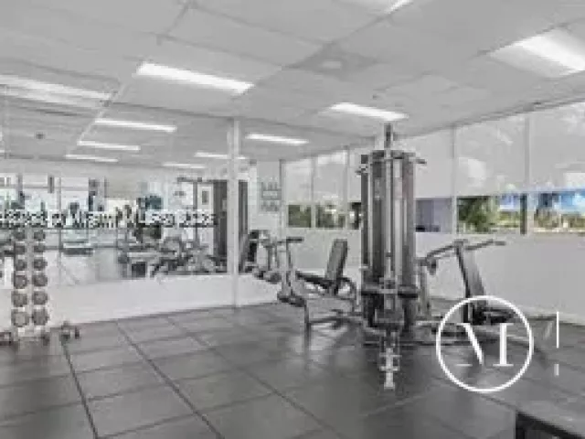 1-bedroom condo for rent in Miami Beach - 5601 Collins 1210 - MondialRealty