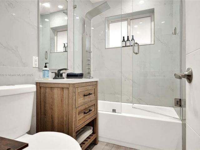 Home for rent at 300 NW 82nd Ter - photo 6139898