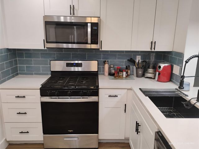 Home for sale at 1051 SW 31st St - photo 6165867