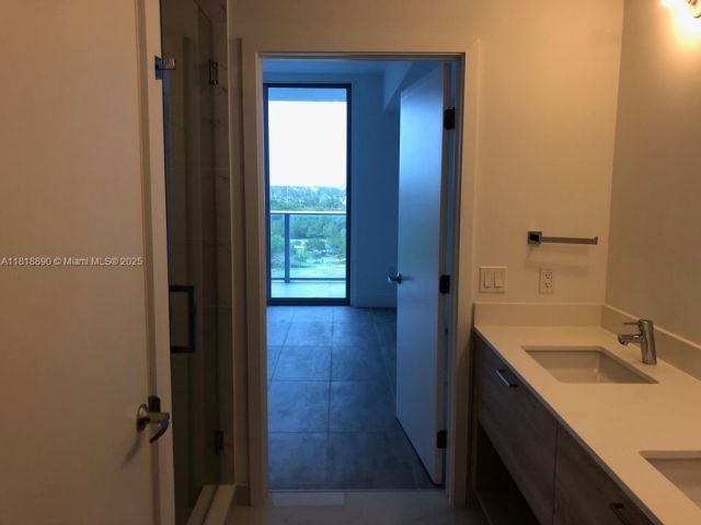 Apartment for sale  Unit #1005 - photo 6171293