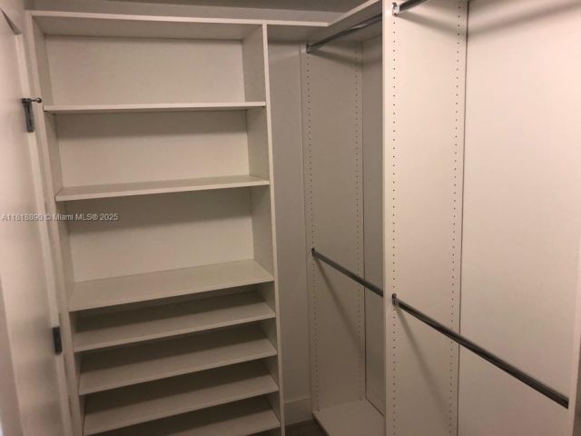 Apartment for sale  Unit #1005 - photo 6171295