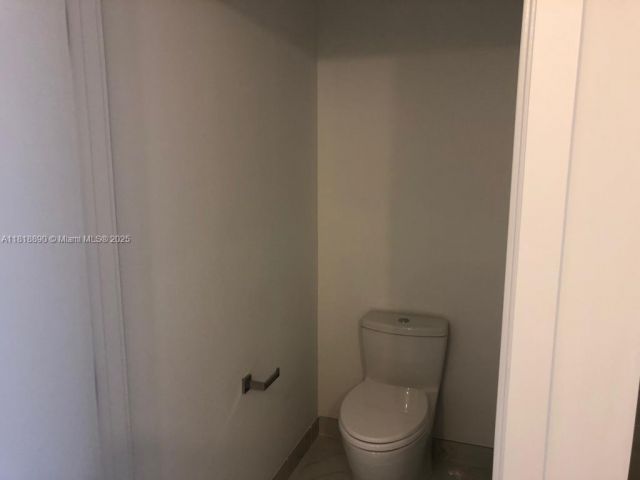 Apartment for sale  Unit #1005 - photo 6171298