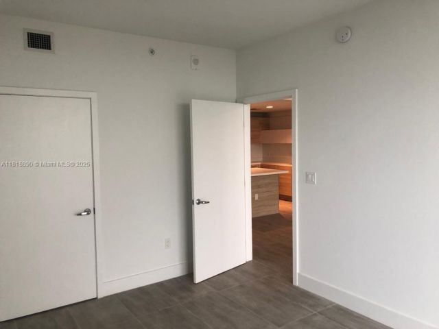 Apartment for sale  Unit #1005 - photo 6171301