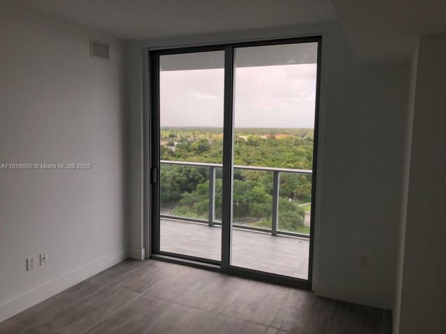 Apartment for sale  Unit #1005 - photo 6171302