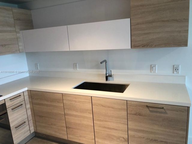 Apartment for sale  Unit #1005 - photo 7435903