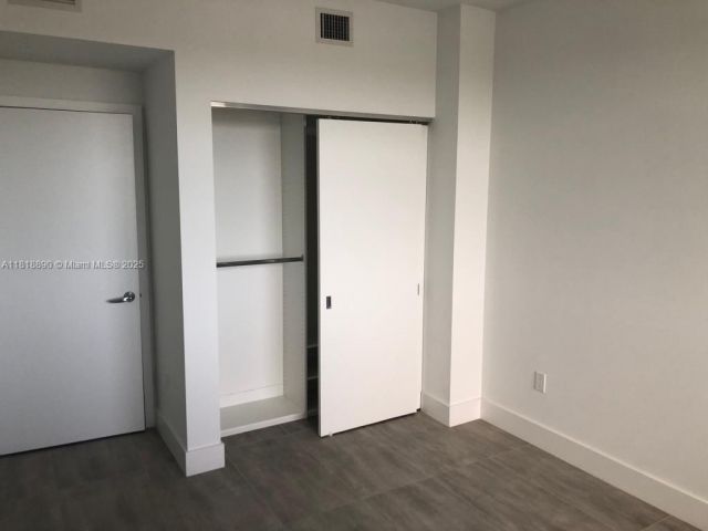 Apartment for sale  Unit #1005 - photo 7435912