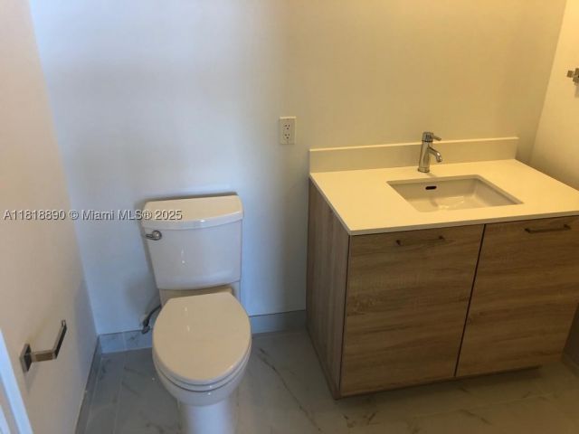 2-bedroom condo for sale in North Miami Beach - 16385 Biscayne Blvd 1005 - MondialRealty