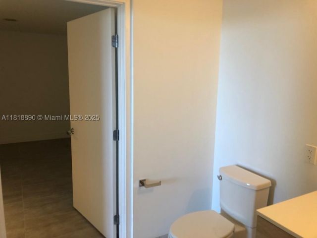 2-bedroom condo for sale in North Miami Beach - 16385 Biscayne Blvd 1005 - MondialRealty