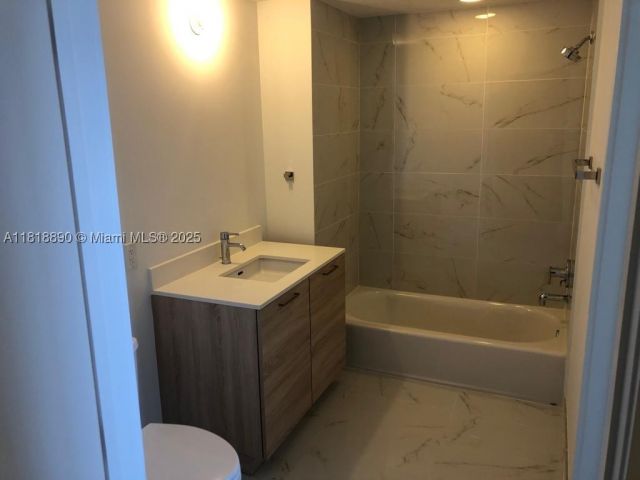 2-bedroom condo for sale in North Miami Beach - 16385 Biscayne Blvd 1005 - MondialRealty