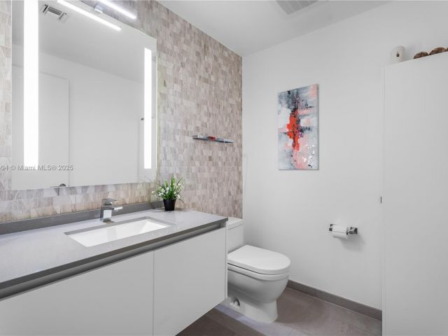 Apartment for sale  Unit #1704 - photo 6143208