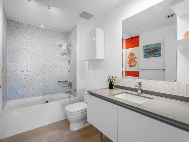 Apartment for sale  Unit #1704 - photo 6143210