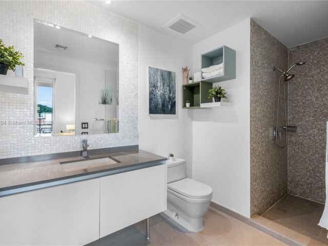 Apartment for sale  Unit #1704 - photo 6143212