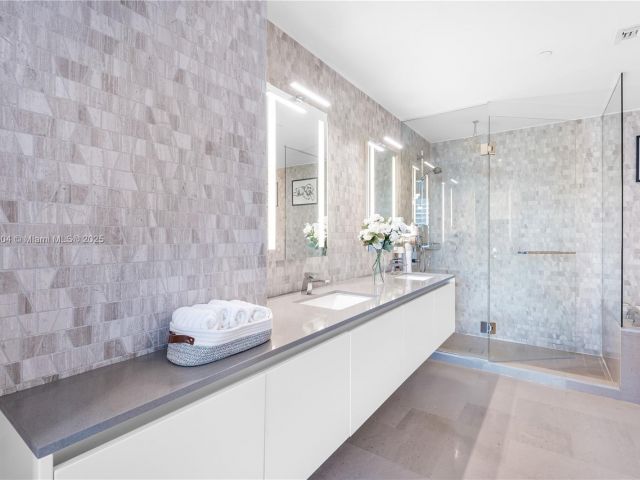 Apartment for sale  Unit #1704 - photo 6143216