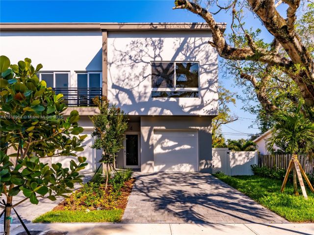 Home for sale at 1421 SW 24th Ct 1 - photo 6140146