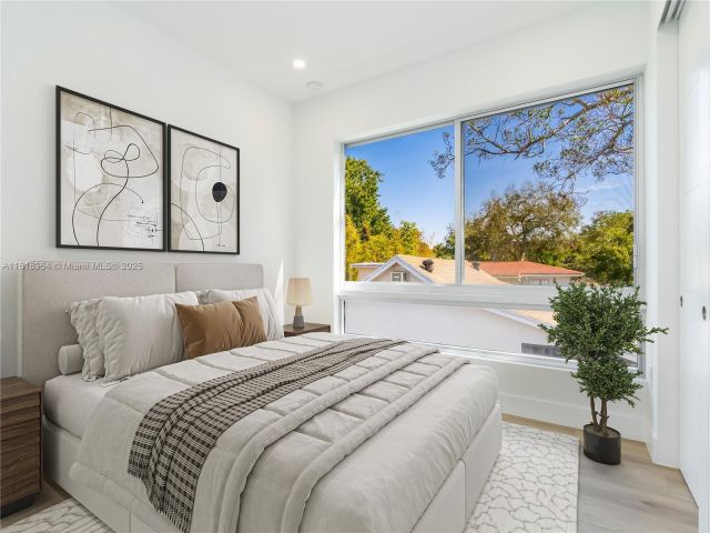 Home for sale at 1421 SW 24th Ct 1 - photo 6140152