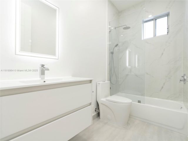 Home for sale at 1421 SW 24th Ct 1 - photo 6140153