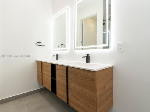 Home for sale at 1421 SW 24th Ct 1 - photo 6140156