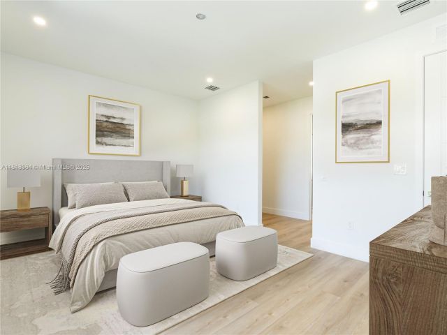 Home for sale at 1421 SW 24th Ct 1 - photo 6140157