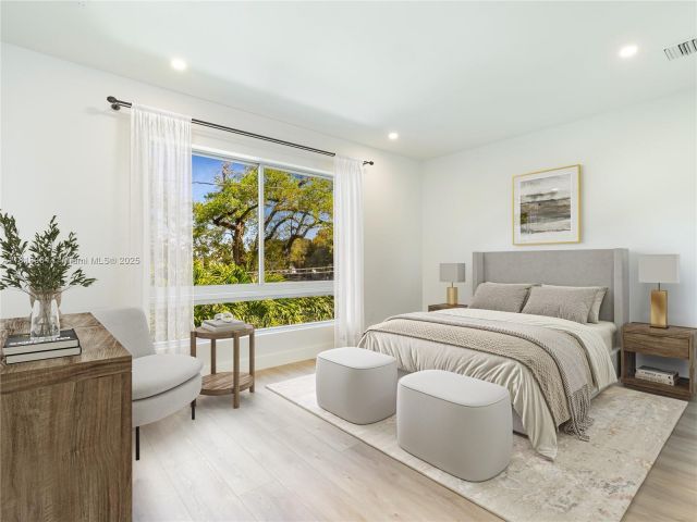 Home for sale at 1421 SW 24th Ct 1 - photo 6140158