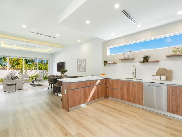 Home for sale at 1421 SW 24th Ct 1 - photo 6140159