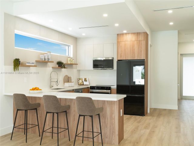 Home for sale at 1421 SW 24th Ct 1 - photo 6140160