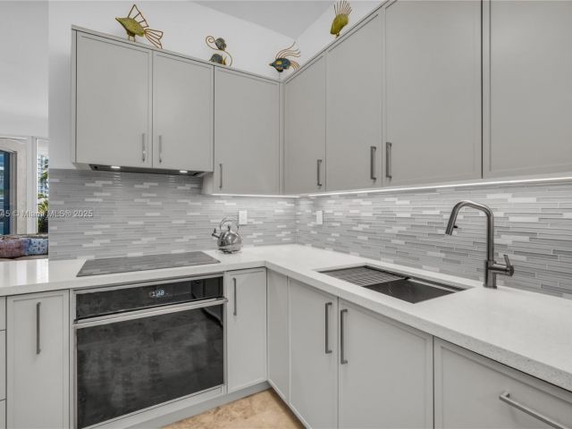 Apartment for sale  Unit #407 - photo 6219678