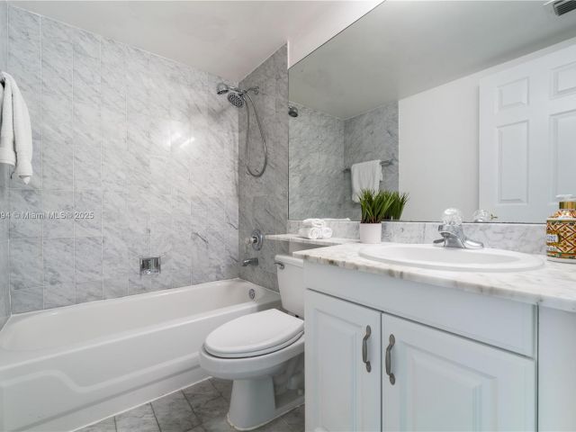 Apartment for rent  Unit #1103 - photo 6141433