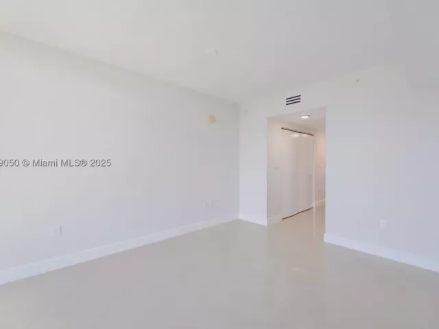 2-bedroom condo for sale in Sunny Isles Beach - 16699 Collins Ave 2107 - MondialRealty