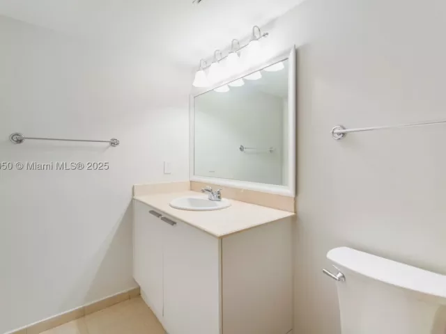 2-bedroom condo for sale in Sunny Isles Beach - 16699 Collins Ave 2107 - MondialRealty