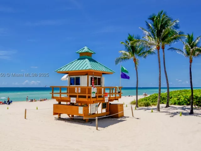 2-bedroom condo for sale in Sunny Isles Beach - 16699 Collins Ave 2107 - MondialRealty