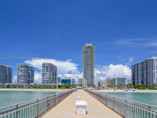 2-bedroom condo for sale in Sunny Isles Beach - 16699 Collins Ave 2107 - MondialRealty