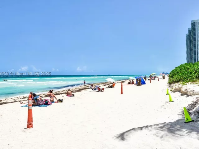 2-bedroom condo for sale in Sunny Isles Beach - 16699 Collins Ave 2107 - MondialRealty