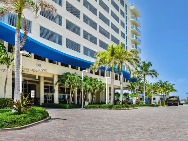 2-bedroom condo for sale in Sunny Isles Beach - 16699 Collins Ave 2107 - MondialRealty