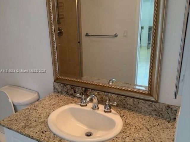 2-bedroom condo for rent in Aventura - 19501 W Country Club Dr 1815 - MondialRealty