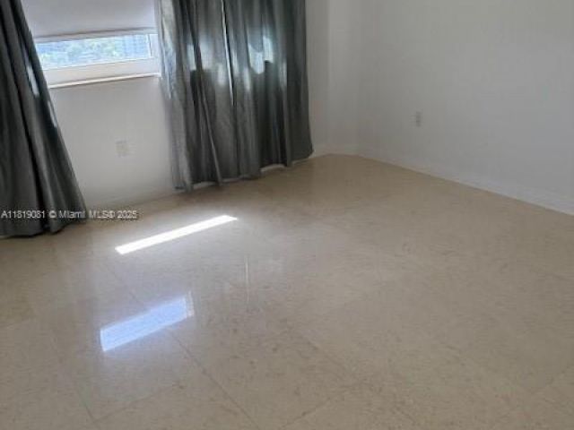 2-bedroom condo for rent in Aventura - 19501 W Country Club Dr 1815 - MondialRealty