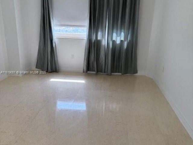 2-bedroom condo for rent in Aventura - 19501 W Country Club Dr 1815 - MondialRealty