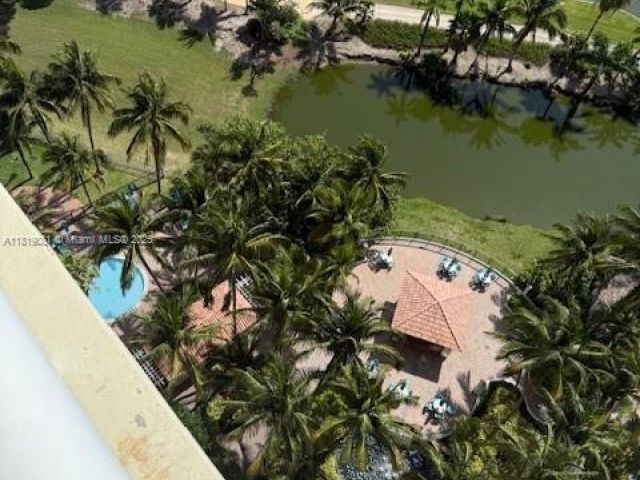 2-bedroom condo for rent in Aventura - 19501 W Country Club Dr 1815 - MondialRealty