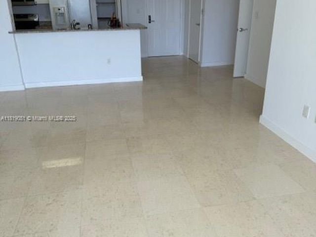 2-bedroom condo for rent in Aventura - 19501 W Country Club Dr 1815 - MondialRealty