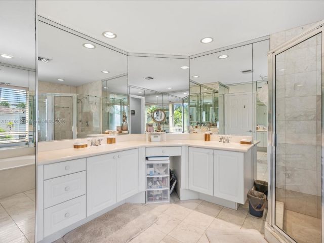 Home for sale at 20820 NE 30th Pl - photo 6140409