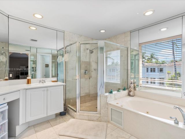 Home for sale at 20820 NE 30th Pl - photo 6140410