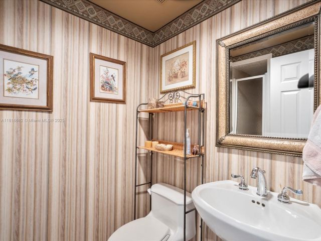 Home for sale at 20820 NE 30th Pl - photo 6140414