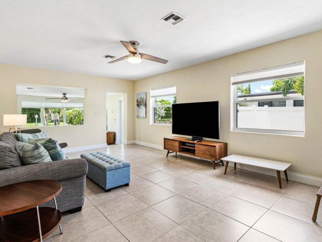 Home for sale at 123 NW 6th Avenue - photo 6141744