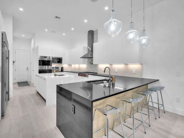 Home for sale at 5827 Brookfield Cir W - photo 6165040