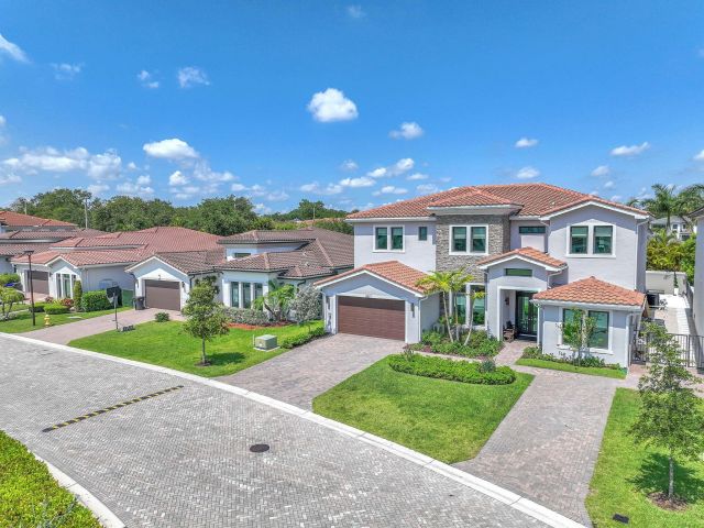 Home for sale at 5827 Brookfield Cir W - photo 6165053