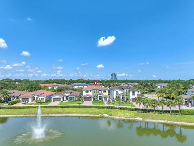 Home for sale at 5827 Brookfield Cir W - photo 6165054