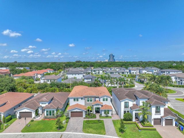 Home for sale at 5827 Brookfield Cir W - photo 6165056