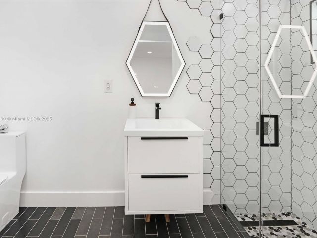 Home for sale at 1611 Madison St - photo 6153609