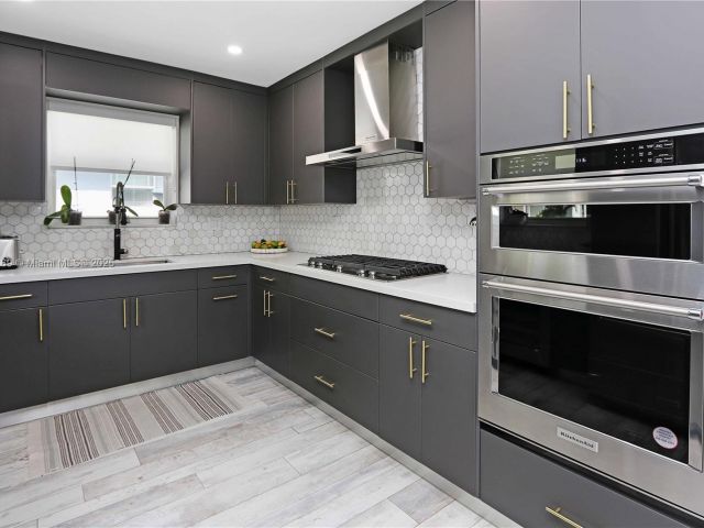 Home for sale at 1611 Madison St - photo 6153624