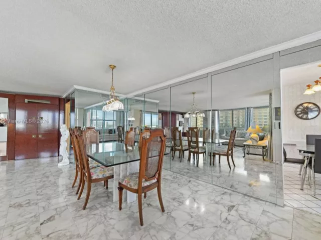 2-bedroom condo for sale in Hollywood - 2751 S Ocean Dr 501N - MondialRealty